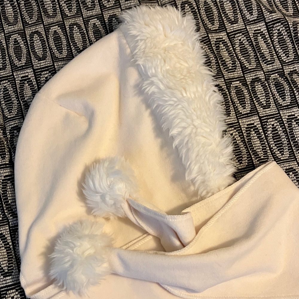 Isotoner Cream Hooded Scarf with Faux Fur Trim, new, never used, no tag.